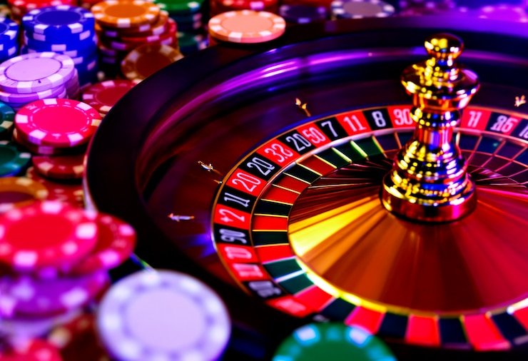 bet 3333 লাইভ রুলেট টেবিলে বল ঘুরছে এবং খেলোয়াড়রা বাজি ধরছেন